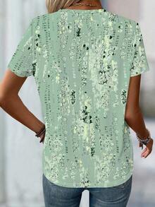Camiseta de manga corta con cuello en V con estampado de rayas y fresas, adecuada para uso casual diario, tallas grandes para mujer - Multicolor 3 - Ver 2