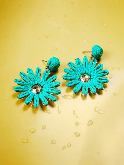 Trivaya 1 Pair Niche Vacation Style Versatile Summer Handmade Raffia Sunflower Earrings, Romantic Fashionable Personalized Handwoven Raffia Lake Blue Flower Pendant Earrings Suitable For Women's Daily, Party, Vacation Wear (Handwoven Technique Random, Handmade May Have Slight Glue Residue)