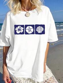 Blusa casual para mujer ¡Tesoro del Océano! Camiseta con estampado triple - Top casual blanco de cuello redondo, con elementos marinos azules (flores, conchas, estrellas de mar) - Lavable a máquina, adecuada para vacaciones en la playa, desplazamientos diarios y salidas informales, accesorio de playa, camisa de corte holgado, camisetas de algodón para mujer. - Blanco - Ver 1