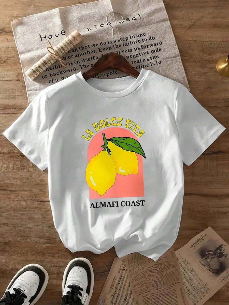 LA DOLCE VITA Camia Casual de Manga Corta para Mujer - Estampado de Limón y Letras en Gris Claro, Cuello Redondo Transpirable, Ropa de PrimaveraVerano Lavable a Máquina, Diseño Divertido, Elasticidad Media Adecuado como regalo. playera de mujer. blusas>elegantes. boho chic,Top de mujer suave, transpirable y cómodo, ideal para primavera, verano y otoño, perfecto para vacaciones, viajes y uso diario. - Blanco - Ver 1