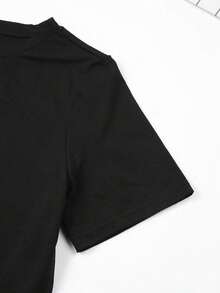 This Fashionable Women's T-Shirt Features A "Yoga Sport" Pattern Design And Is Made Of 100% Pure Cotton. It Has A Round Neck And Short Sleeves, Providing Comfort And Breathability. It Is Both Casual And Elegant, Making It A Must-Have Item For Summer. - 黑色 - 查看 4