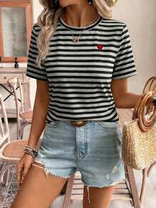 Frenchy Camiseta casual de manga corta para uso diario con corazón bordado en hilo dorado para mujer, camiseta de verano para mujeres con atuendo de fiesta de té de algodón, parte superior bordada, camiseta de algodón para mujeres.Tops de verano - Multicolor - Ver 3