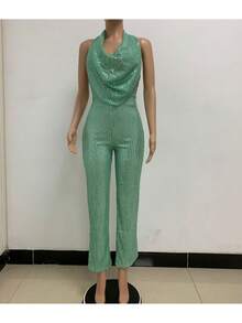 Monochromatic Gold Sequined Dress, Deep V-Neck Halter Neckline, Sleeveless Wide-Leg Design, Stretchy Shimmering Fabric Ideal For Evening Parties, Festive Events And Winter, Glamorous Sexy Style Perfect For Elegant Dinners And Celebrations - 淺綠色 - 查看 3