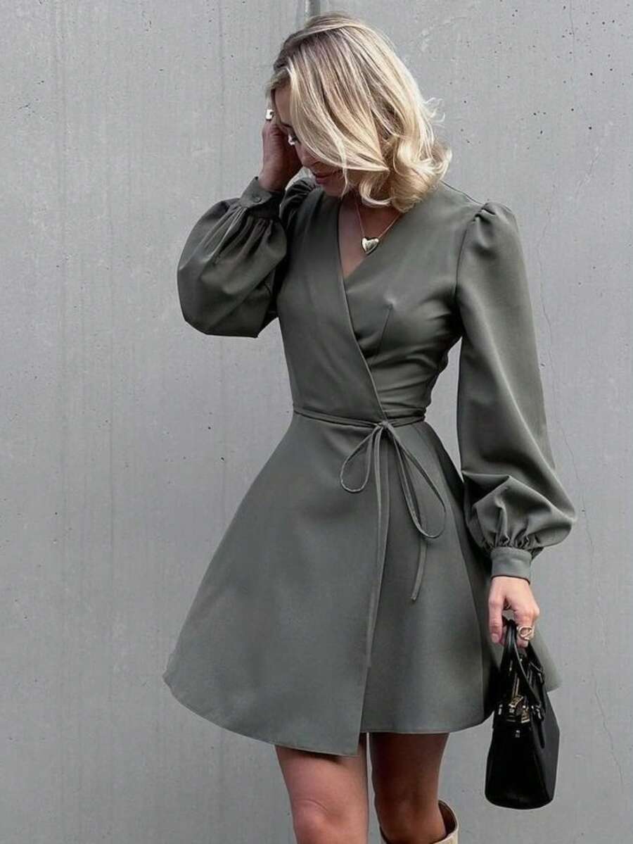 Fitted V-Neck Dress With Tie, Urban Style Spring 2026 - 綠色 - 查看 1