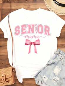 Pink T-Shirt With Bow For Graduating Mom 2024, Mother's Day Gift, Casual Summer T-Shirt For Women, Graduating Mom T-Shirt, 220g - Urban Vintage Style, Unisex, Loose Fit, Cotton, Short Sleeve, Round Neck, 100% Pure Cotton - 白色 - 查看 4