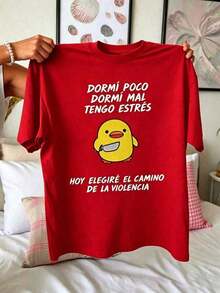 Oversized White Short-Sleeve T-Shirt With Angry Chicken And Knife Meme, Graphic Tee With Viral Phrase In Spanish: "I Slept Little, I'm Stressed", Latin Sarcastic Humor, Loose Urban Style Blouses, Cute 100% Cotton - 紅色的 - 查看 5