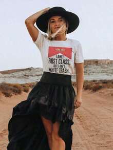 I'm Not First Class, But I'm Not White Trash Either, Retro Slogan Print T-Shirt, Southern Themed Short Sleeve Top For Women, Casual Vintage Graphic Tee, Country Concert Outfit, Crew Neck, 100% Cotton, Soft Fabric, Short Sleeve. - 白色 - 查看 4