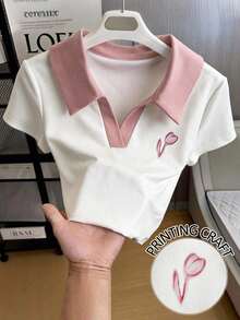 Camiseta casual versátil de mujer con estampado floral, cuello polo y mangas cortas de color contrastante - Blanco - Ver 7