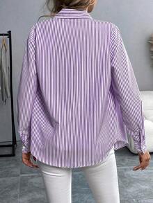 Camisa casual de manga larga con botones, cuello polo y estampado de rayas bordado - Morado - Ver 2