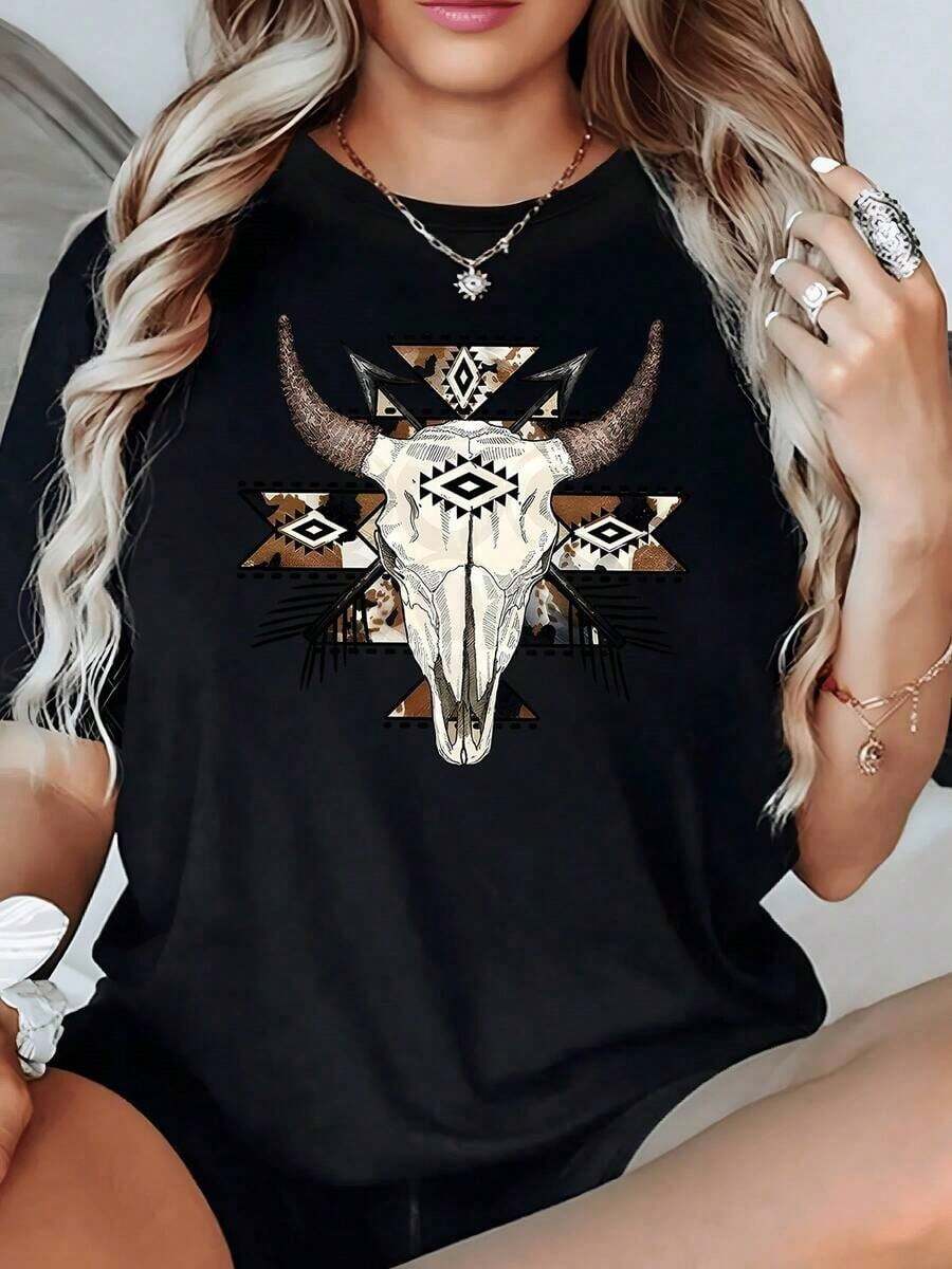 100% Cotton. Bull's Head With Long Horns Surrounded By Geometric Patterns That Evoke Strength, Nature, And Spirit. Women's 100% Cotton 220g T-Shirt. Women's Simple Solid Color T-Shirt, Loose And Slim Fit Casual Short Sleeve - 黑色 - 查看 1