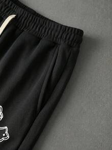 Retro Cross Logo Graffiti Loose Shorts, Subculture High Street Style Graphic Print Men Plus Size Shorts, New Arrival - Black - View 5