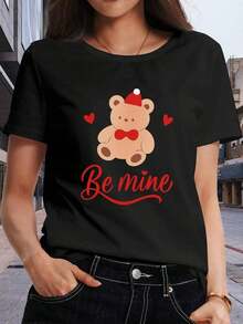 Camiseta de punto con diseño de oso "Pasa tiempo conmigo" para el Día de San Valentín - Gorro rojo, pajarita y decoración en forma de corazón combinados con un acogedor diseño de oso, base blanca suave - Camiseta cómoda y holgada, adecuada para regalar y para citas románticas, un artículo imprescindible para primavera, verano y otoño, camiseta casual de manga corta. 100% Algodón - Estilo Vintage Urbano Unisex, Camiseta Holgada de Manga Corta con Cuello Redondo de Algodón, blusas para mujer. blusas.blusas casuales para dama.Impresión de osos cariñosos.Camiseta estampada Impresión de osos cariñosos. - Negro - Ver 1