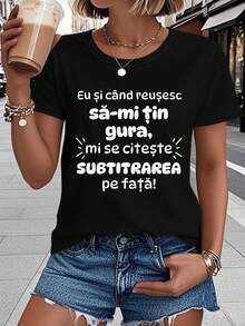 Even When I Manage To Keep My Mouth Closed, The Subtitles Are Written All Over My Face. Women's Short-Sleeved T-Shirt With A Round Neck And Text Print, Ideal For Spring And Summer. Casual Women's T-Shirt With A Print, Short Sleeves, And A Round Neck; Local Streetwear For Spring/Summer. - 黑色 - 查看 1