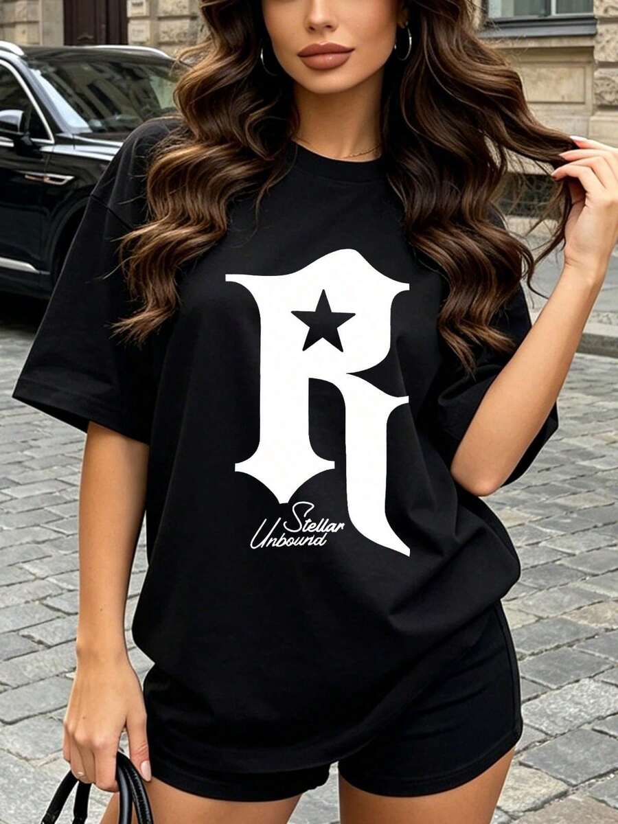 Camiseta de manga corta con cuello redondo suave y casual para mujer, con estampado gráfico de la letra R en forma de estrella, adecuada para uso diario en primavera y verano. Negro. - Negro - Ver 1