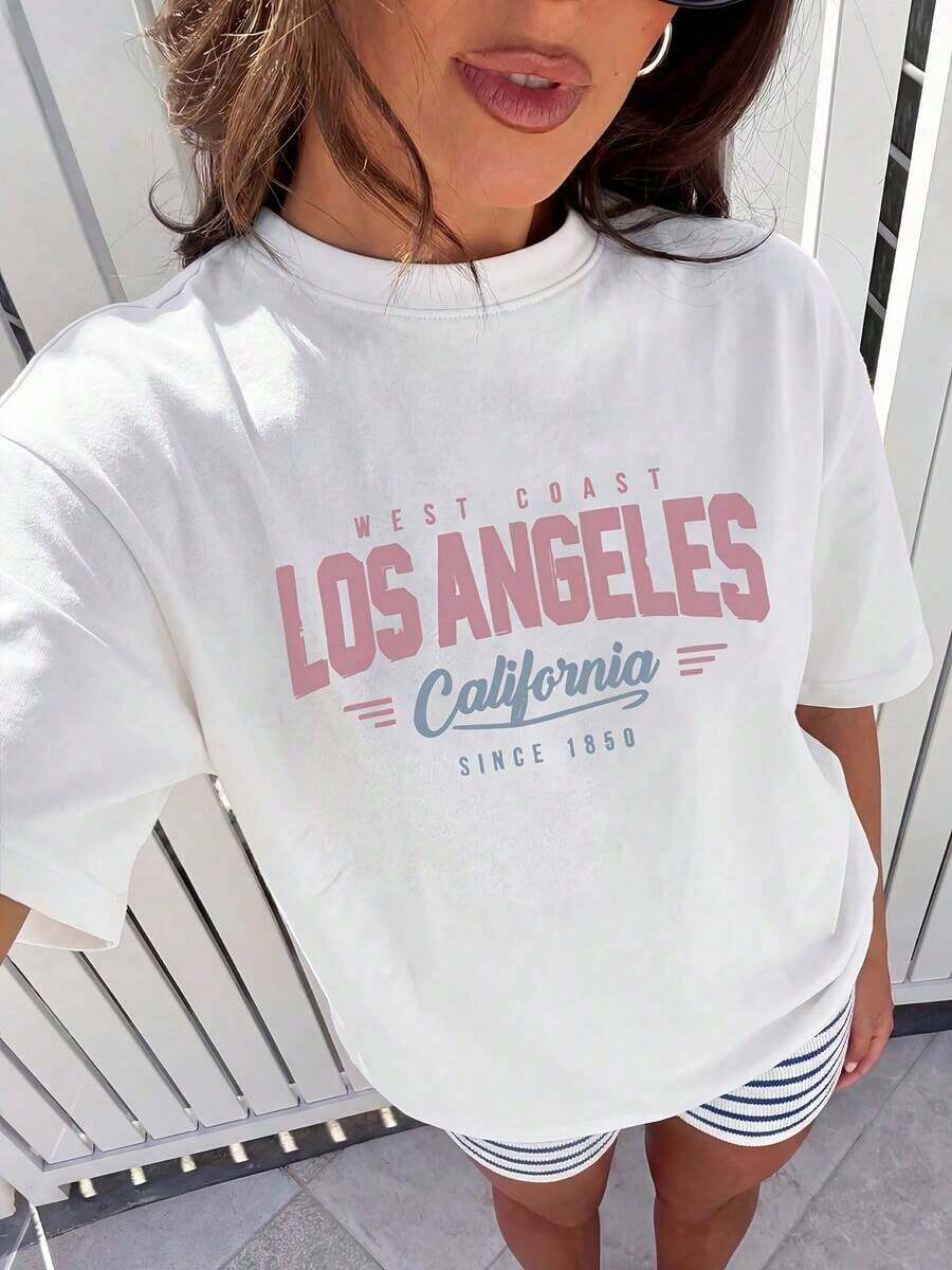 Modern And Minimalist Printed T-Shirt From West Los Angeles, California, With Vintage Collegiate Style Font, Casual Short Sleeve Round Neck Top, Retro Style Of The American West, Summer Top For Women, Casual For Everyday Wear. - 白色 - 查看 1