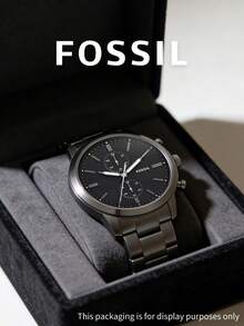 Fossil 男士圆形石英计时腕表，哑光黑色表盘，搭配枪灰色条形时标和两个小表盘，枪灰色离子镀不锈钢表壳，拉丝枪灰色链式表带，简约单色低调都市风格，适合办公及休闲场合，是送给男士的理想礼物。 - 槍灰色 - 查看 4