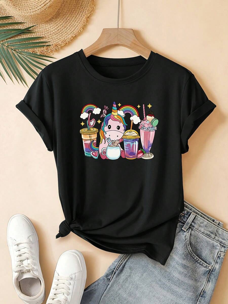 Women's T-Shirt With A Unicorn, Drink, Rainbow, And Cartoon Print Design-Modern, Cheerful, And Cute. This Short-Sleeved, Crew-Neck T-Shirt For Young Women Is Machine Washable And Suitable For Everyday Casual Streetwear. It Makes An Ideal Gift And Is Perfect For Home, Office, And Other Occasions. - 黑色 - 查看 1