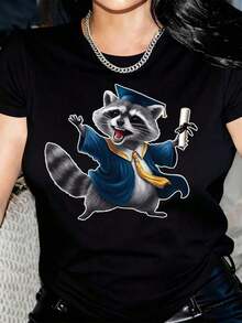 ropa de mujer 1pc Camiseta casual de manga corta con cuello redondo para mujer, con estampado de mapache de dibujos animados a la moda, tela ligeramente elástica, perfecta para la temporada de graduación, camiseta para todas las estaciones. Camiseta gráfica divertida, tela brillante, camiseta de mapache, camisas de mujer. - Negro - Ver 1