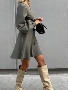 Fitted V-Neck Dress With Tie, Urban Style Spring 2026 - 綠色 - 查看 2
