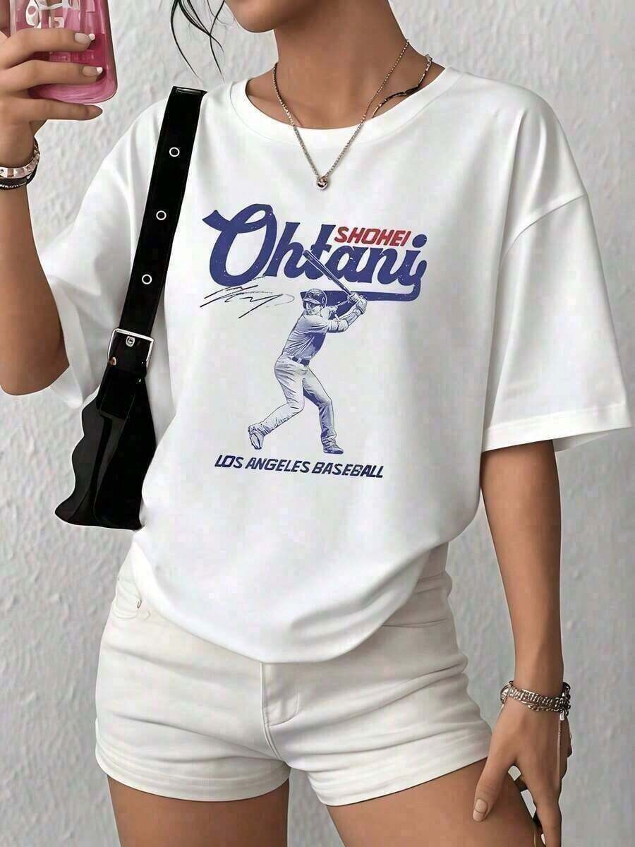 Women's Pure Cotton Printed Short-Sleeve T-Shirt, Women's Pure Cotton Printed T-Shirt, Motion Baseball Player Graphic Symbolizing Strength, Passion, And Sportsmanship With Artistic Lettering, Los Angeles Baseball Women's T-Shirt, Soft And Comfortable Cotton For Everyday Wear, Blouses, Pretty, 100% Cotton - 白色的 - 查看 1