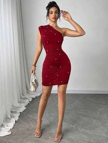 Vestido corto de mujer con decoración de perlas falsas, unicolor y hombro asimétrico - Burdeos - Ver 6