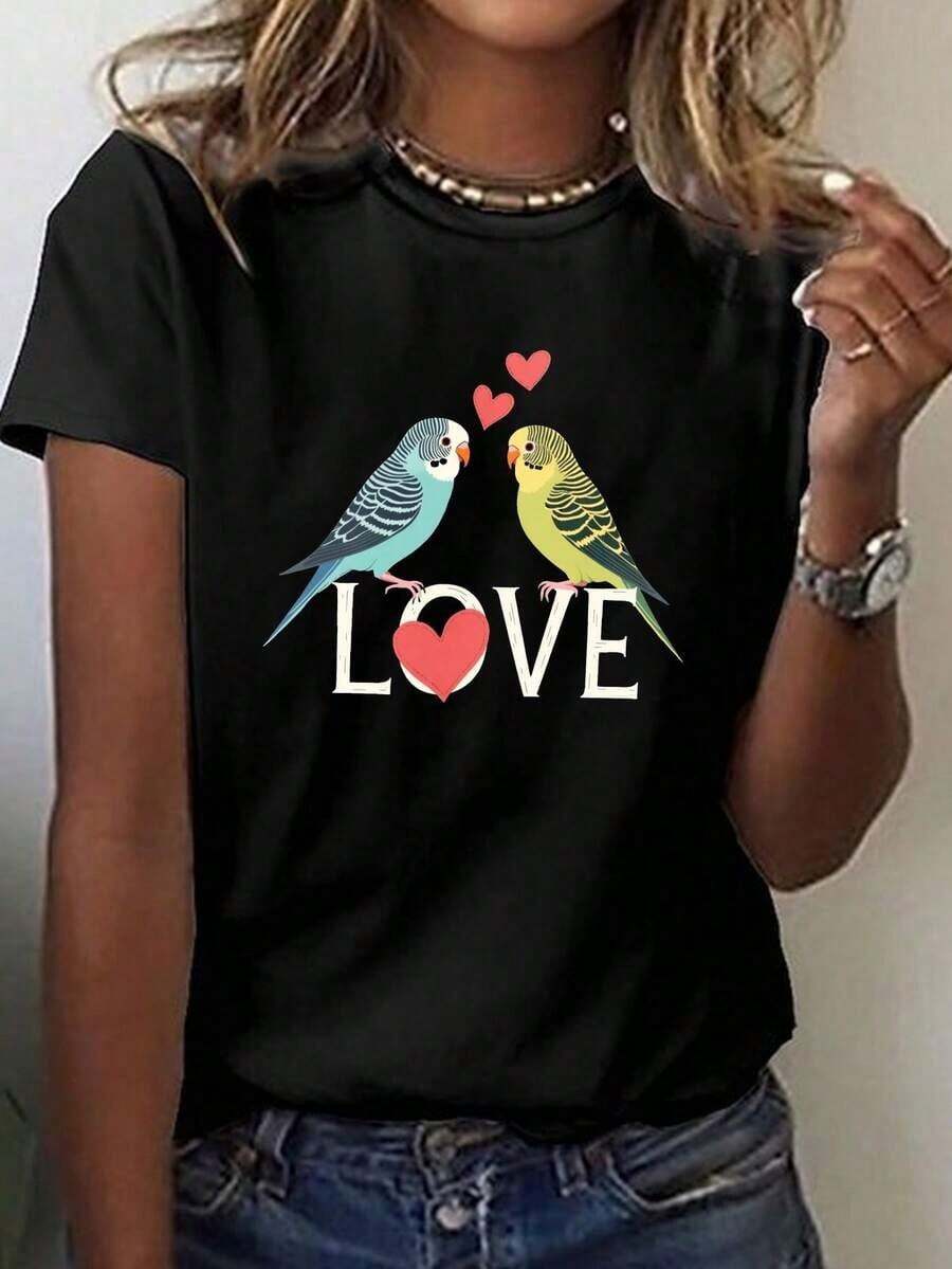 Women's Lightweight Graphic Print Camisole - Camisole With Bird Print And The Word LOVE - Cute Short-Sleeved Camisole With A Round Neck, Casual Style For Spring/Summer, Medium Stretch, Comfortable For Everyday Wear, Exclusively For Bird Lovers (Machine Washable), 100% Cotton, A Popular Choice. Suitable As A Gift. Women's T-Shirt. Blouses > Elegant. Boho Chic. Soft, Breathable, And Comfortable Women's Top, Ideal For Spring, Summer, And Fall, Perfect For Vacations, Travel, And Everyday Wear. - 黑色 - 查看 1