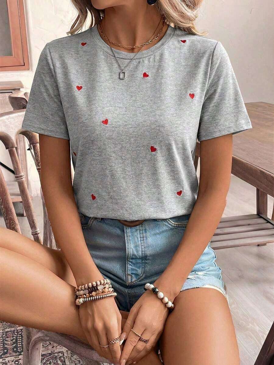 Frenchy Camiseta casual de manga corta para uso diario con corazón bordado en hilo dorado para mujer, camiseta de verano para mujeres con atuendo de fiesta de té de algodón, parte superior bordada, camiseta de algodón para mujeres.Tops de verano - Gris - Ver 1