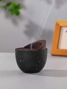 这款简约精致的树脂香炉，可用于家居装饰、办公室装饰、节日庆典、瑜伽场所等，兼具装饰和香薰功能。它也可用作返校礼物、纪念品或节日礼物，亦可作为客厅装饰品。此外，它还是送给闺蜜、女性朋友、冬季礼物、生日或毕业礼物的理想之选。 - 1PC - 查看 2