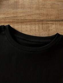 Soft And Breathable, This T-Shirt Is Made Entirely Of Pure Material, Suitable For All Seasons. It Features A Casual Design, Wicks Away Moisture, And Displays A Print Of Sunflowers, Butterflies, And Daisies. It Is Machine Washable And Has A Crew Neck With A Graphic Design. New Arrival. - 黑色 - 查看 4