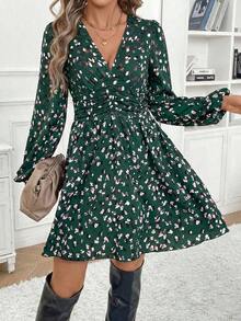 Vestido corto casual sencillo con cuello en V, manga larga, plisado y estampado de todo sobre - Verde Oscuro - Ver 4