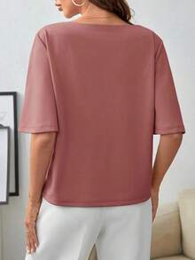 Camiseta elegante y minimalista de mujer con cuello de barco, hombros caídos y mangas cortas, de unicolor - Rosa - Ver 3