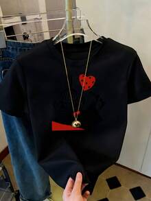 Women's T-Shirt. This Is A Short-Sleeved Black T-Shirt For Women, Shipped From Mexico, Perfect For Casual Everyday Wear. It Features A Stylish Design With A Red Heart Adorned With Polka Dots And A Figure-Enhancing Collar With A Metal Ball. Party Tops For Women. - 黑色 - 查看 1
