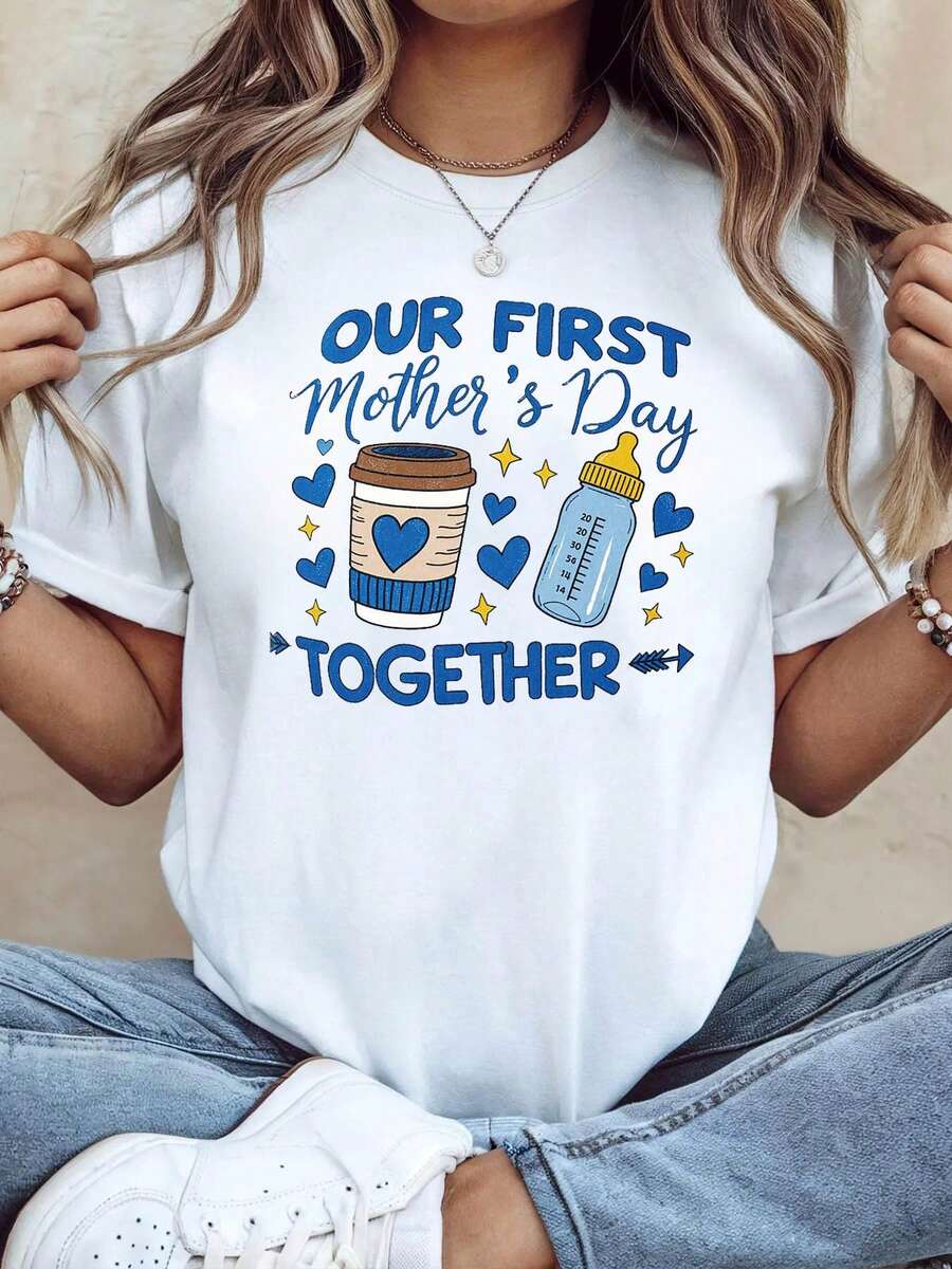 Women's T-Shirt "OUR FIRST Mother's Day TOGETHER" Women's T-Shirt With A Bottled Coffee Print For Our First Mother's Day. An Ideal Garment For Mother's Day Celebrations And Parent-Child Gatherings. Warm And Cozy Style, Short Sleeves, Suitable For Everyday Wear. - 白色 - 查看 1