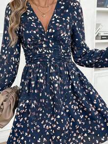 Vestido corto casual sencillo con cuello en V, manga larga, plisado y estampado de todo sobre - Azul marino - Ver 8
