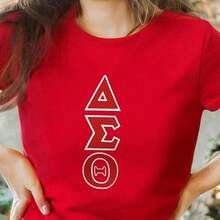 Black Delta Sigma Theta T-Shirt With Red And White Lettering, Casual Indoor Wear, Long Wavy Blonde Hairstyle, Delicate Square Pendant Necklace - Perfect For Events And Casual Outfits - Men's Spring Black Vintage Graphic T-Shirts - Unisex, Suitable For Casual Daily Outings, Short Sleeve Summer T-Shirt, Retro Y2K Print T-Shirt. - 紅色 - 查看 6