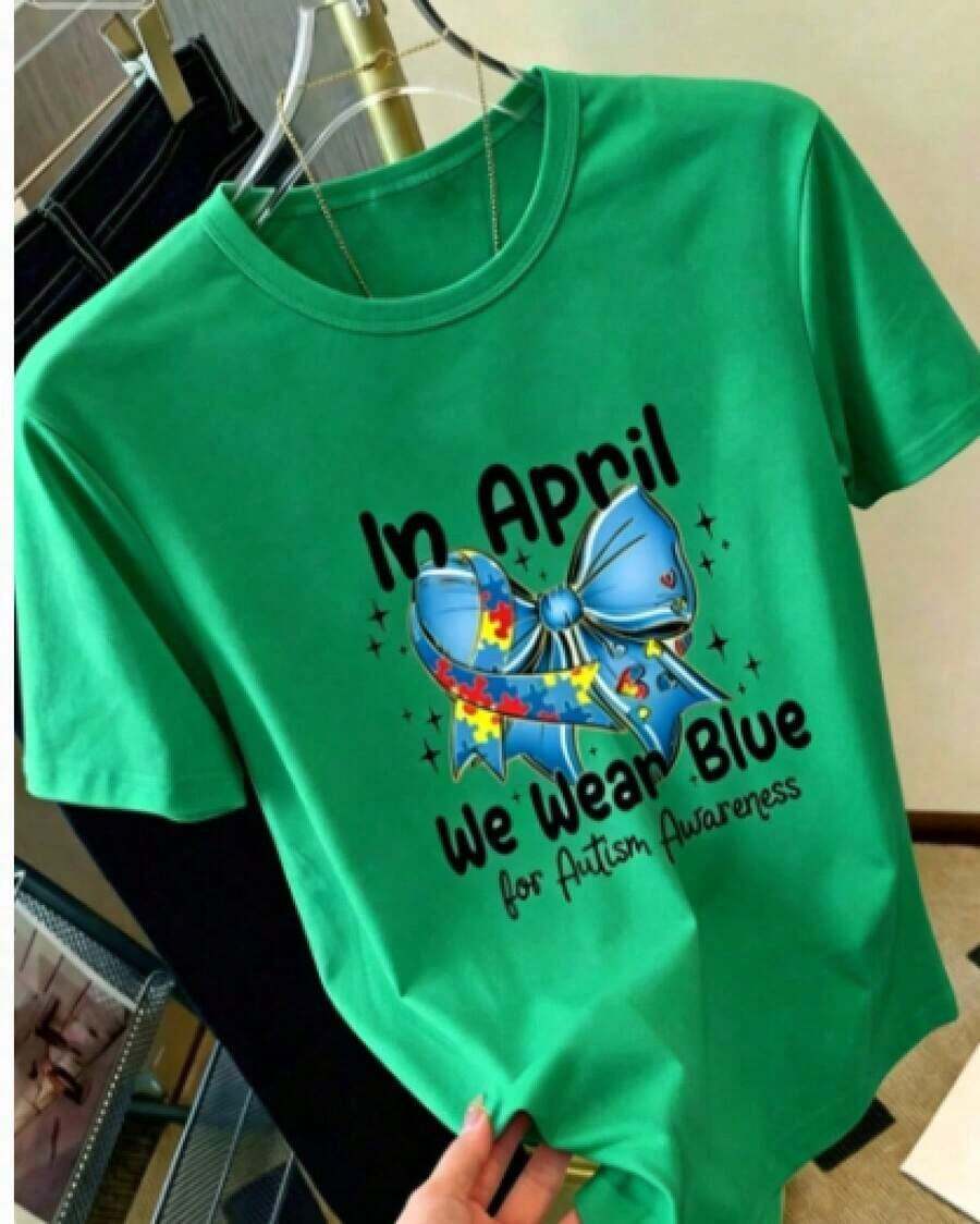 Fashionable Women's T-Shirt With A Blue Bow Print And Puzzle Pattern Promoting Autism Awareness. Unique Design, Casual Print For Everyday Wear, Round Neck, Short Sleeves, Sporty Style, Comfortable Women's T-Shirt, New, Loose And Versatile. Casual Blouse, Women's Basic Tops, Women's Cotton T-Shirts, Oversized Women's Shirt. - 綠色 - 查看 1