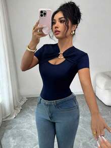 Camiseta de manga corta de color negro sólido y elegante de estilo casual con anillo de metal ajustado, adecuada para fiestas, citas, ir al trabajo, Navidad, temporada de graduación, regreso a la escuela, ceremonia de graduación, Día del Maestro, - Azul marino - Ver 8