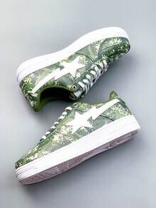 A BATHING APE Bape 休闲运动鞋，撞色星形标志亮面休闲鞋，男女款 - 綠色迷彩 - 查看 1