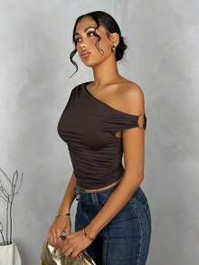 Blusa de verano con hombros asimétricos fruncidos en unicolor para mujer - Marrón 2 - Ver 4