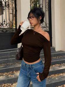 Camiseta corta ajustada con cuello asimétrico y fruncido, de color liso, de estilo fashionista para el día a día - Café integral - Ver 4