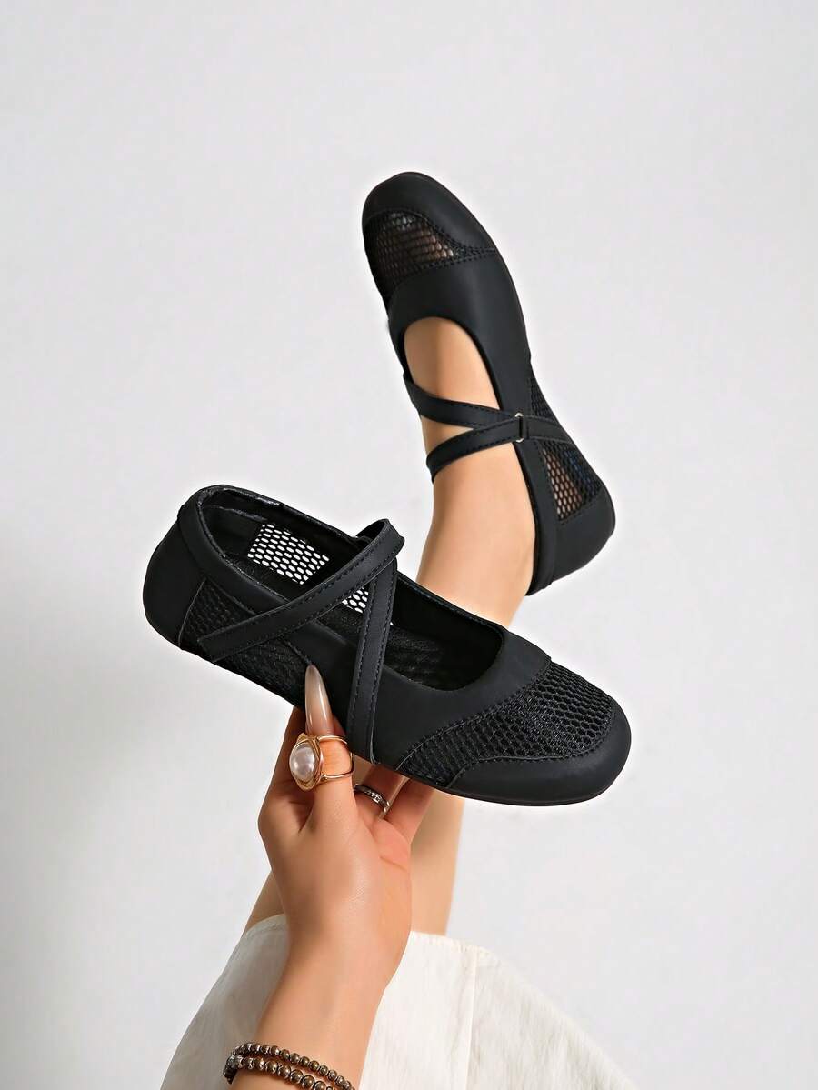 Giày bệt nữ mũi tròn, lưới rỗng, kiểu dáng casual, thoải mái và đa năng, dễ phối với quần jeans và trang phục thường ngày. - màu đen - Xem 1