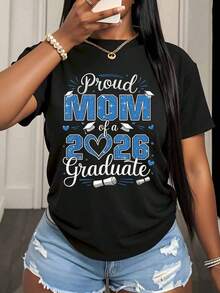 "Proud Mom Of A Class Of 2026 Graduate" T-Shirt, Graduation Gift For Mom, Class Of Graduation Celebration, Blue Design, Casual T-Shirt For Women, 220g - Urban Vintage Style, Unisex, Loose Cotton Short Sleeve T-Shirt With Round Neck, 100% Pure Cotton. - 黑色 - 查看 3