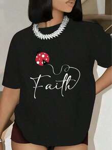Women's Casual Short Sleeve T-Shirt - Stylish Ladybug & Faith Graphic Print, Black With Red/White Details, Soft And Stretchy Fabric, Crew Neck, Machine Washable, All-Season Comfort, Women's T-Shirts, Non-See-Through Material, Casual Activewear And Vacation Wear - 黑色 - 查看 1