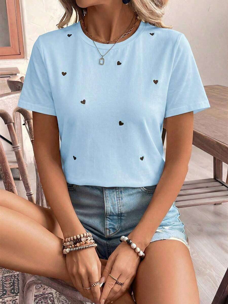 Frenchy Camiseta casual de manga corta para uso diario con corazón bordado en hilo dorado para mujer, camiseta de verano para mujeres con atuendo de fiesta de té de algodón, parte superior bordada, camiseta de algodón para mujeres.Tops de verano - Celeste - Ver 1