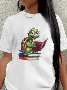 Camiseta de manga corta, ligera y duradera, con un diseño de una linda tortuga leyendo un libro, es perfecta para uso casual en casa o como atuendo de oficina, lo que la convierte en una opción ideal para comodidad y estilo diario.women's shirts - Blanco - Ver 7