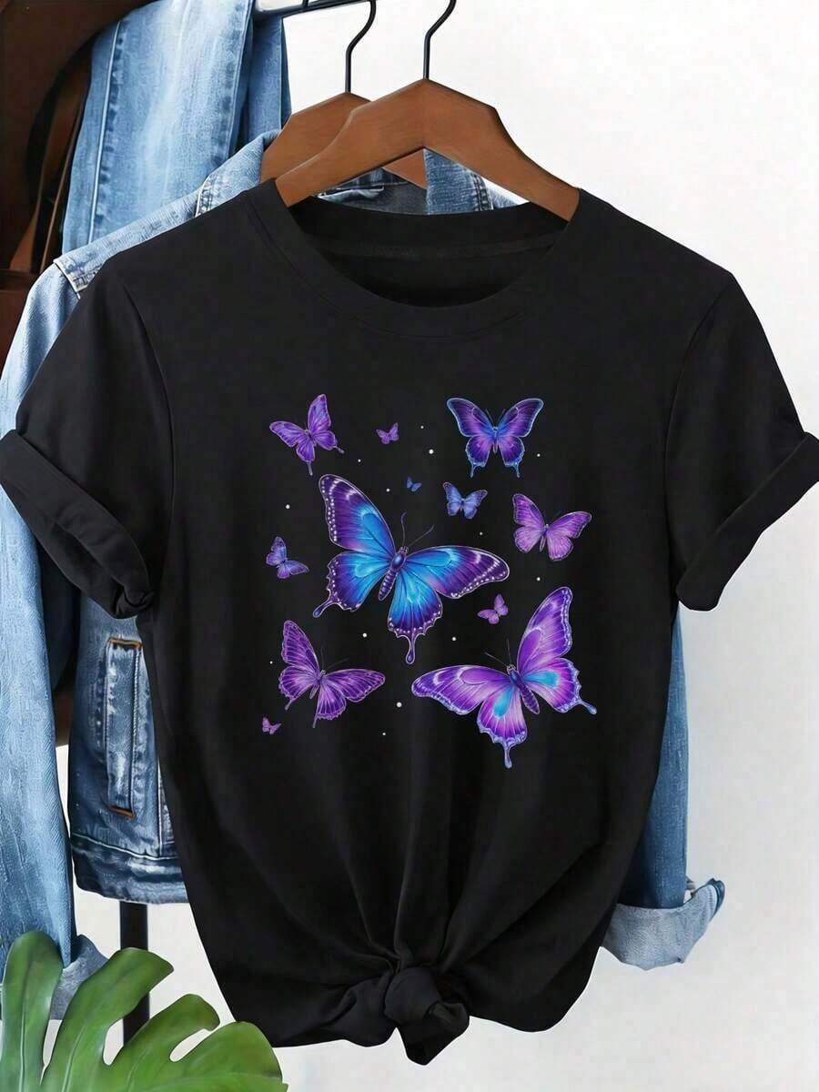 The PremiumFashion Wo Cropped Top Features A Butterfly Design, A Front Tie Detail, Short Rolled Sleeves, And A Stylish Purple And Blue Butterfly Print. This Casual Summer Top Is Perfect For Layering Over A Denim Jacket And Was Photographed With A Malaysian Leaf Pattern. New Women's Summer T-Shirt, Casual And Comfortable With A Crew Neck. Gift Idea. - 黑色 - 查看 1
