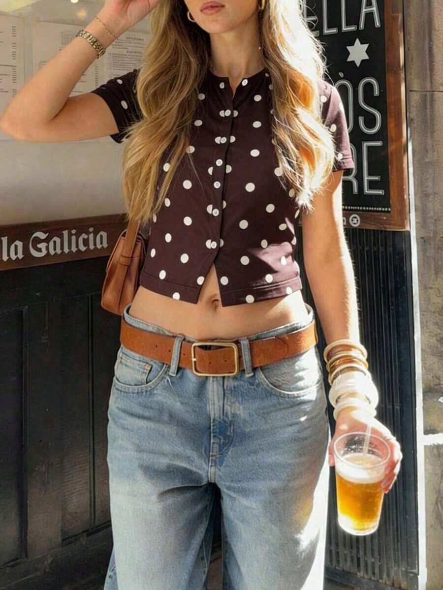 2026 Nuevo Llegada Suéter de Punto a Lunares Elegante para Mujer - Cuello Redondo Mangas Cortas con Botones Delanteros, Estilo Versátil Casual de Oficina Minimalista para Vacaciones - Color caoba - Ver 1