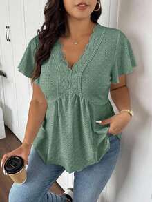 CosyJoli Camiseta de mujer de talla grande con cuello en V, parche de encaje y textura a rayas en forma de A - Verde - Ver 5