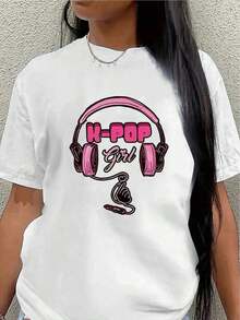 Premium Minimalist Short-Sleeve T-Shirt For K-Pop Fans. Lightweight And Stylish, Perfect For Concerts, Parties, Or Casual Wear At Home Or In Cafes. Features A Pink Headphone Print And K-Pop Design. A Simple Solid-Color T-Shirt With A Relaxed Fit And Casual Short Sleeves. Great Gift Idea. - 白色 - 查看 7