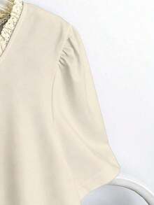 2026 Everyssa Camiseta de mujer con elegante acabado de encaje en contraste de colores, para verano - Beis - Ver 3